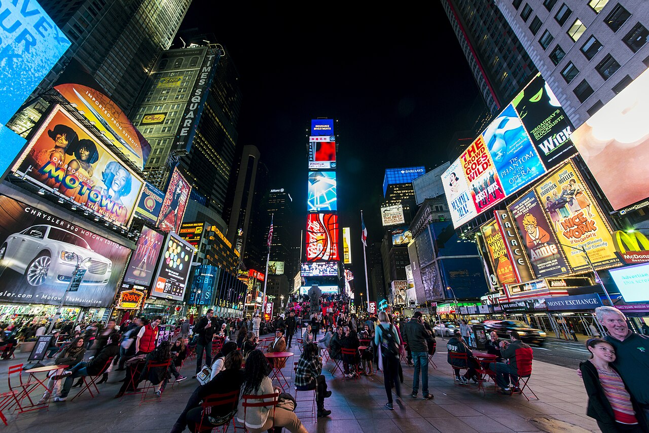 1 times square night 2013.jpg
