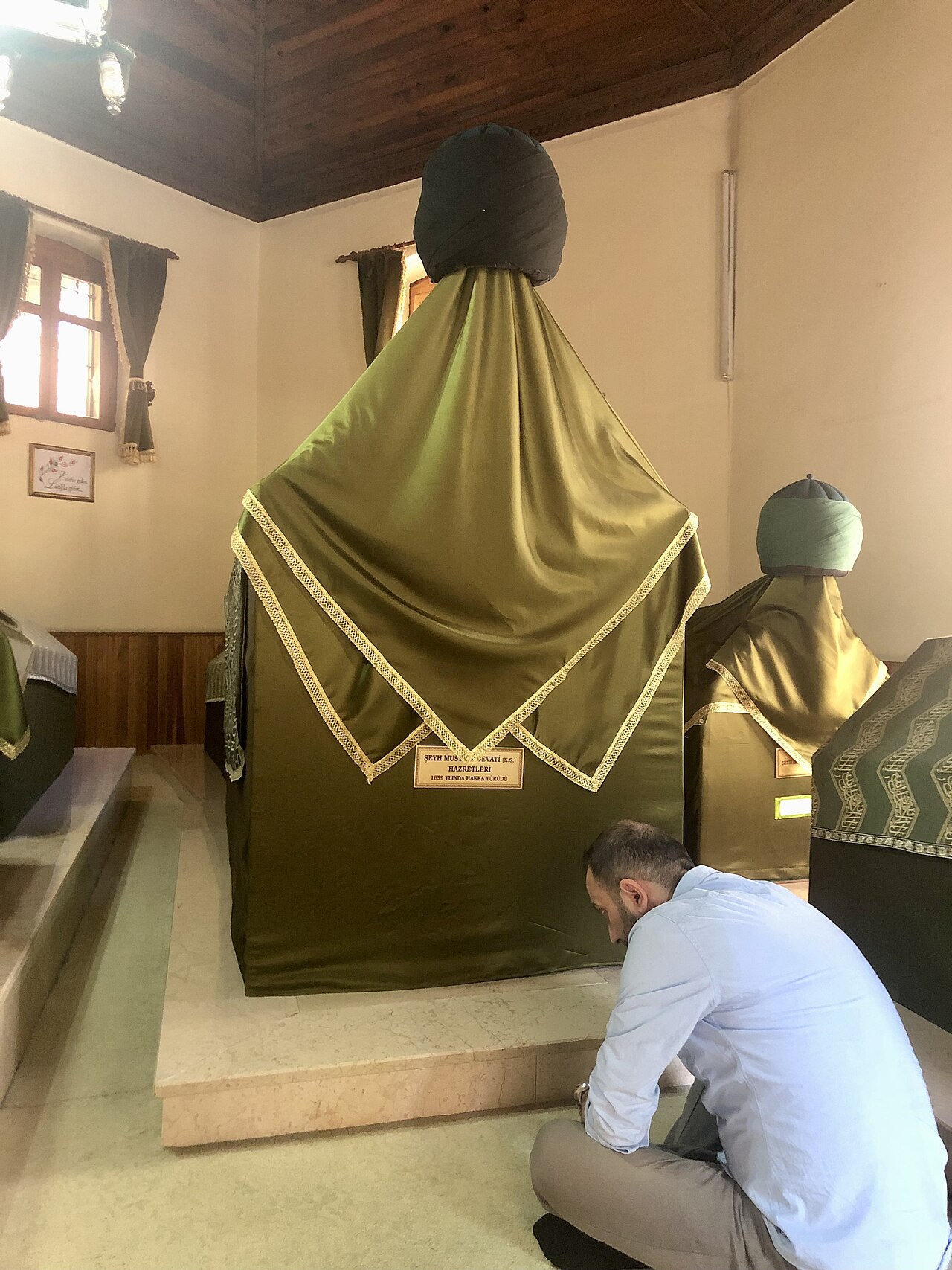 Tomb of Mustafa Devati.jpg