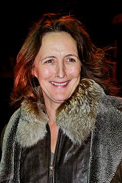 Fiona Shaw posing for pictures at the stage door
