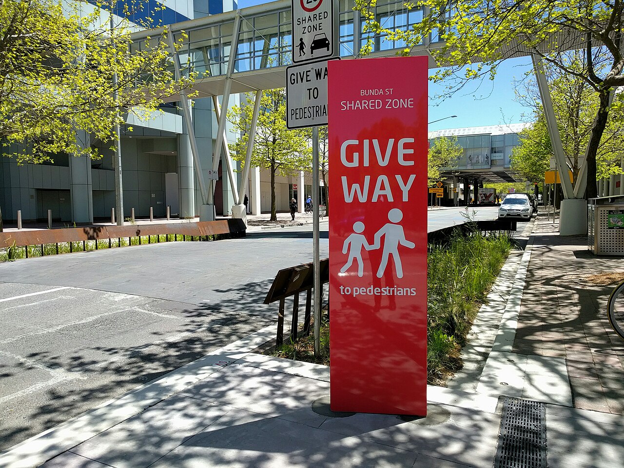 Shared zone sign on Bunda Street Civic October 2016.jpg