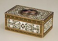 French, Paris; Snuffbox, painting; Metalwork-Gold and Platinum.