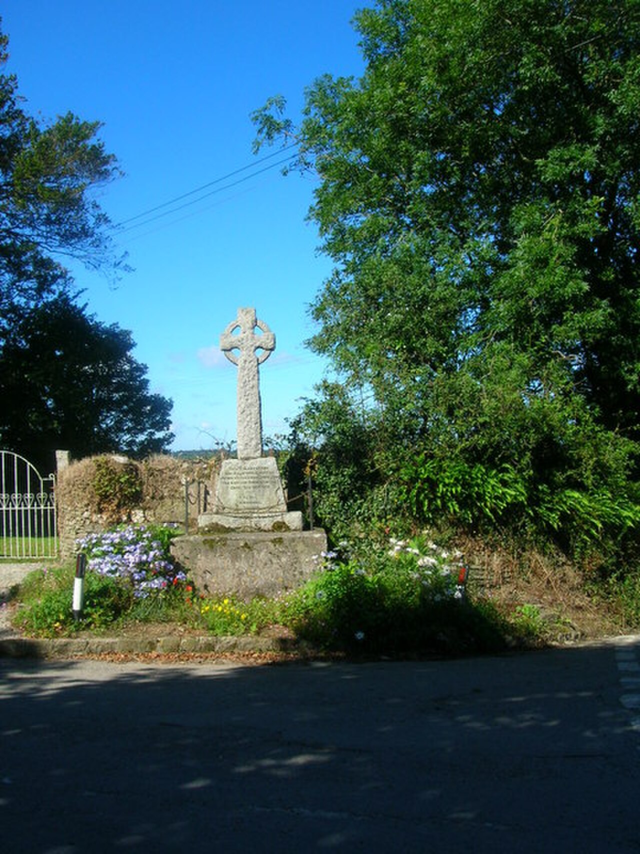 War Memorial Helland - geograph.org.uk - 519026.jpg