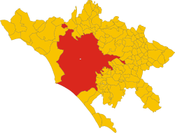 The territory of the comune (Roma Capitale, in red) inside the Metropolitan City of Rome (Città Metropolitana di Roma, in yellow). The spot in the centre is Vatican City.