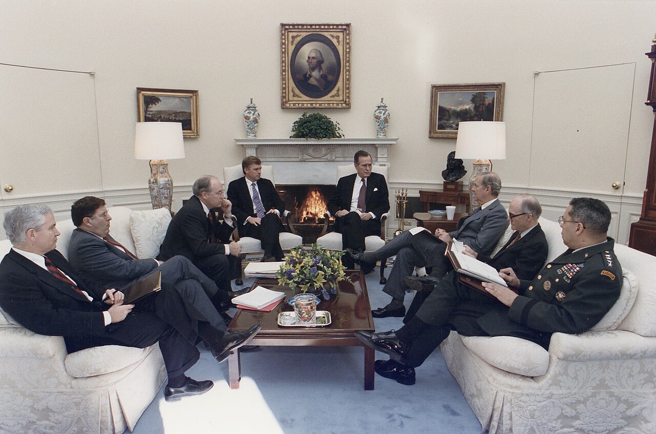 President Bush meets with General Colin Powell, General Scowcroft, Secretary James Baker, Vice President Quayle... - NARA - 186429.jpg