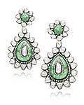 Pendeloque-shaped earrings.