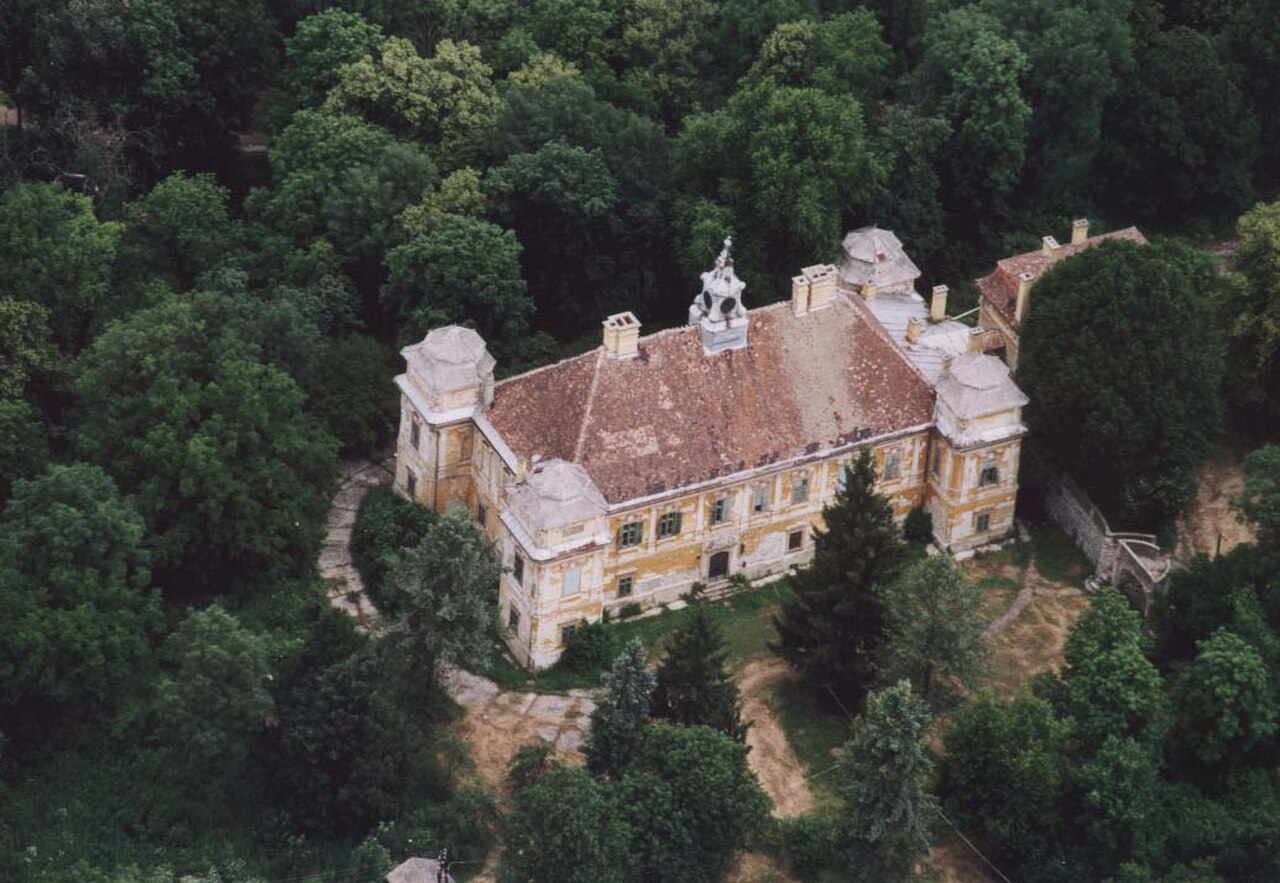 Acsa - Palace.jpg