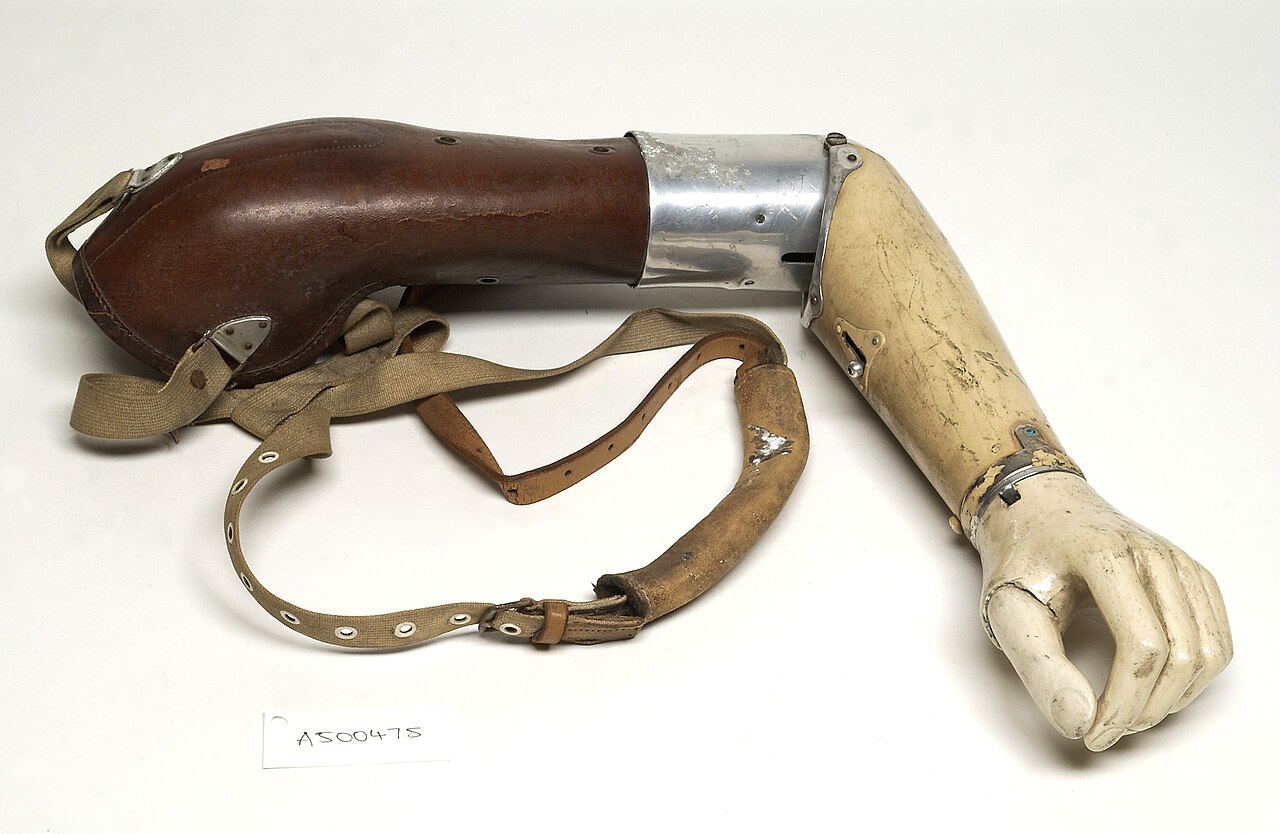 Artificial left arm Wellcome L0037157.jpg