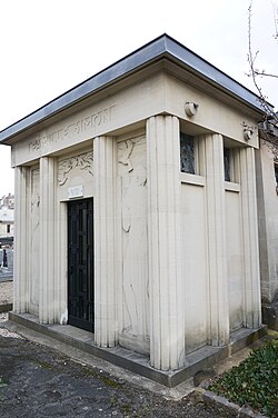 Art Deco reinterpretation of the Doric columns, with no capitals or bases, on the Gustave Simon [fr] Grave, Préville Cemetery, Nancy, France, unknown architect, after 1926