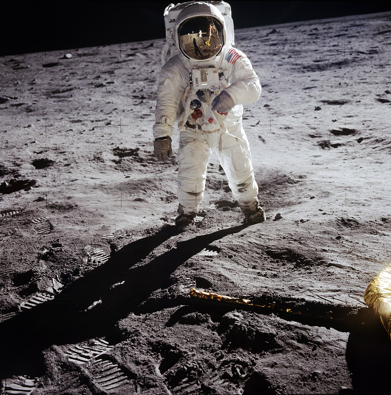 A Man on the Moon, AS11-40-5903 (cropped).jpg