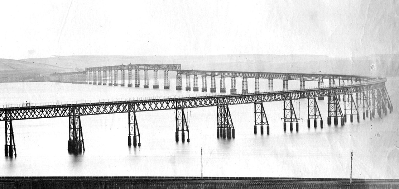 Original Tay Bridge before the 1879 collapse.jpg