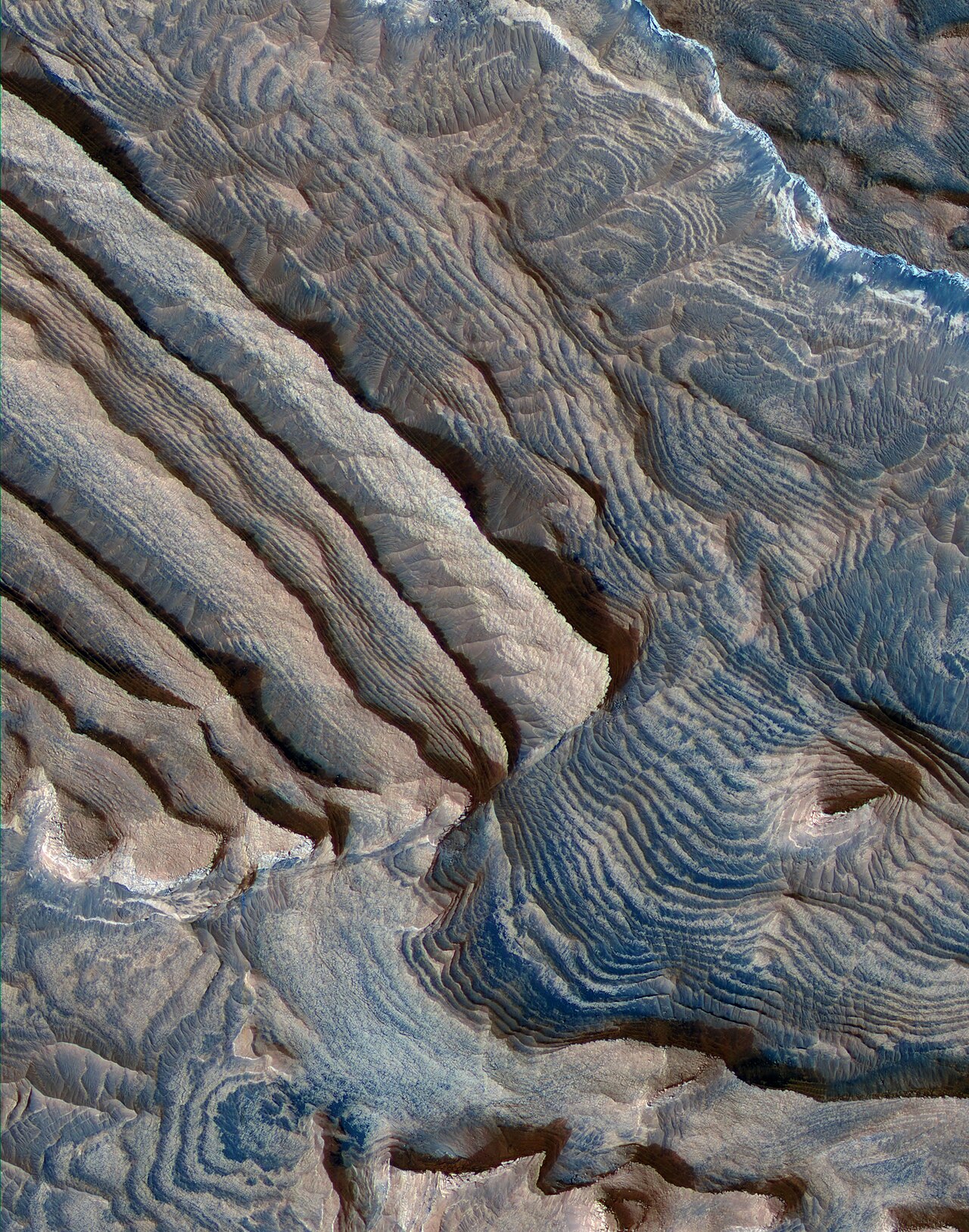 Periodic Layering in Becquerel Crater.jpg