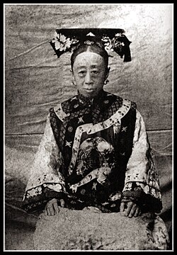 Portrait of Princess Rongshou in middle age