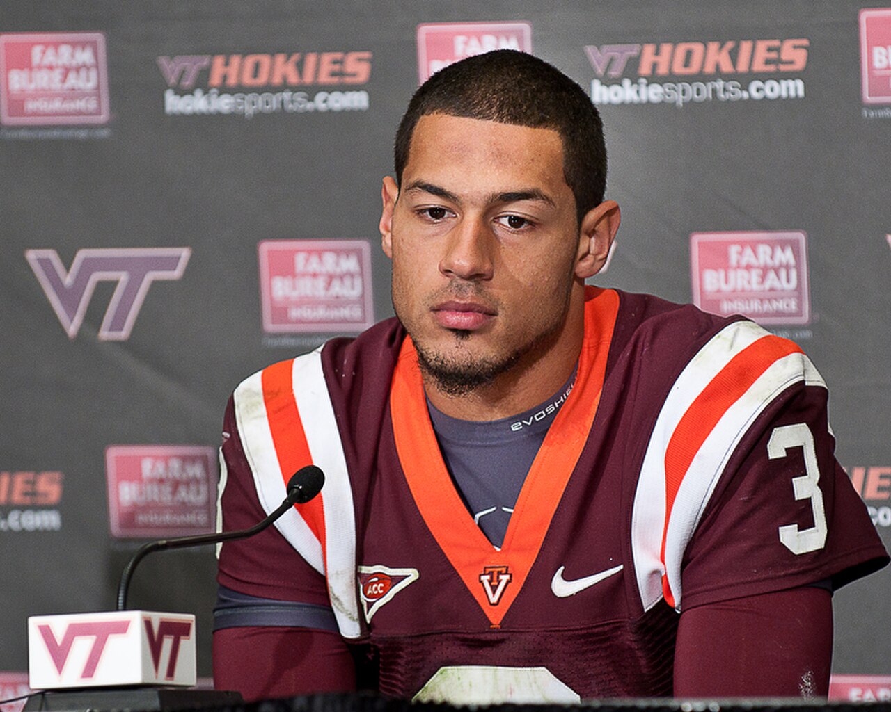 Logan Thomas VT press conference 2011.jpg