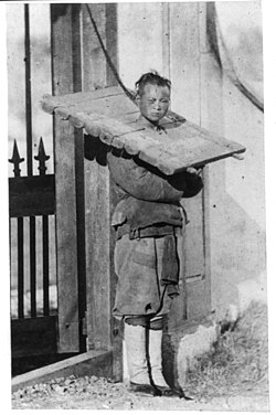 Man with head in cangue, Shanghai c. 1870–72