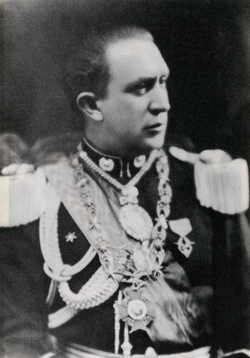 Portrait of David Toro in military and presidential regalia