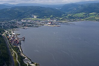Orkanger seen towards southwest. By Åge Hojem, Trondheim havn.