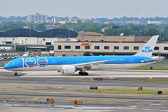 Boeing 787-10 in special centennial livery