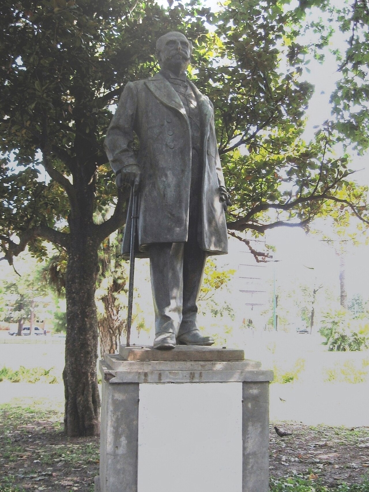 Antonio Devoto Estatua.JPG