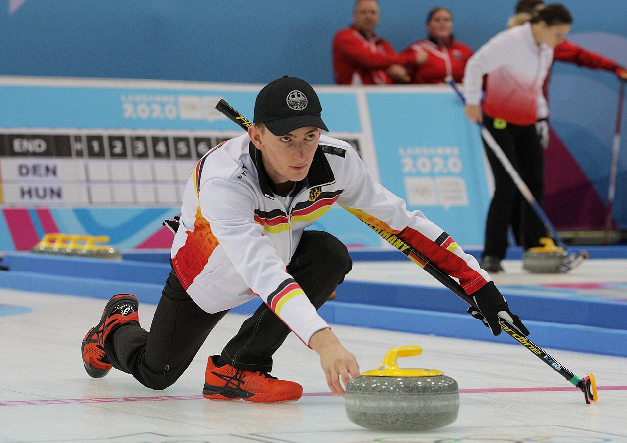 2020-01-10 Curling at the 2020 Winter Youth Olympics – Mixed Team – Round Robin – Session 3 – Brazil vs. Germany (Martin Rulsch) 03.jpg