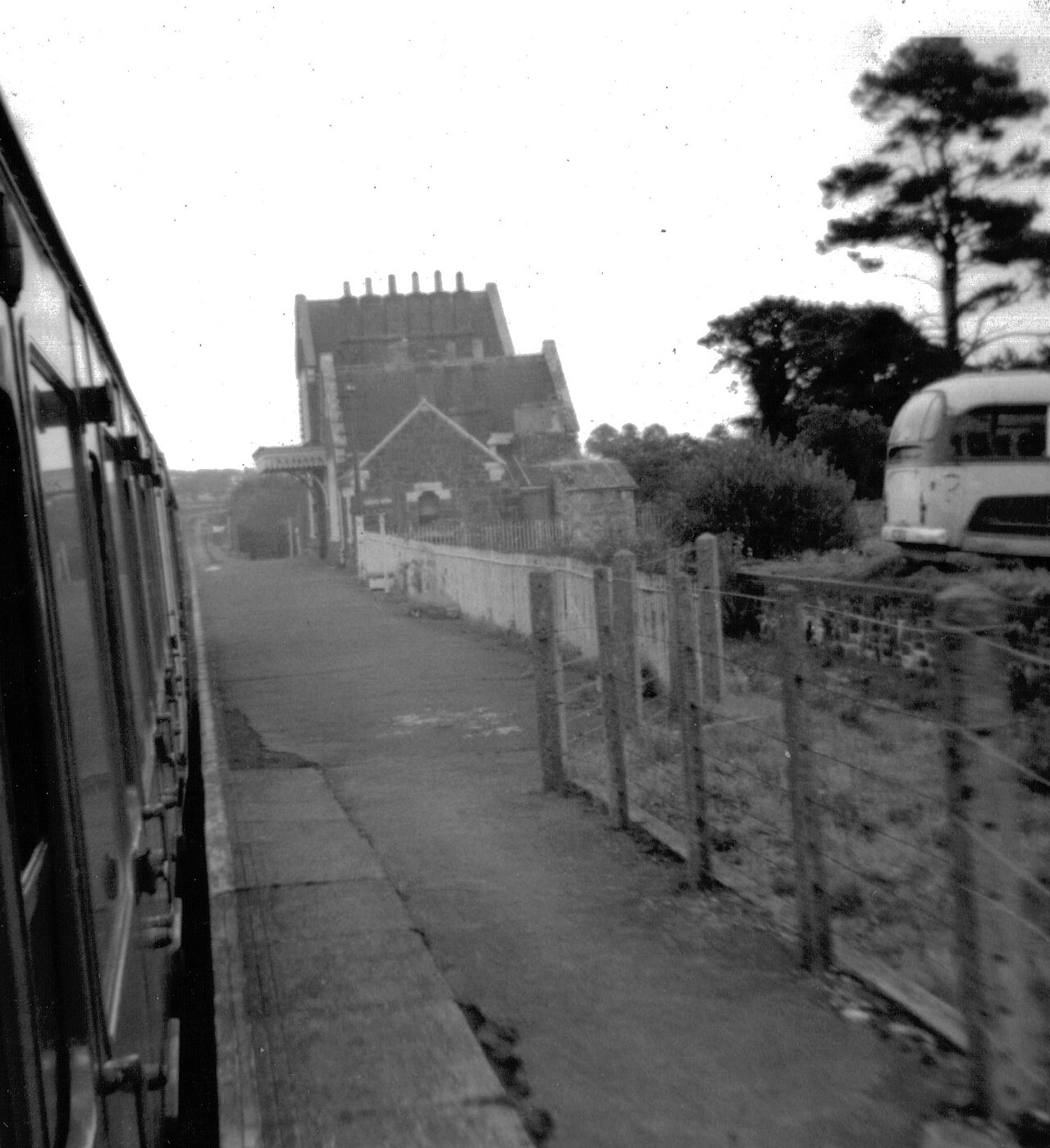 Bow station, Devon, October 1970.jpg