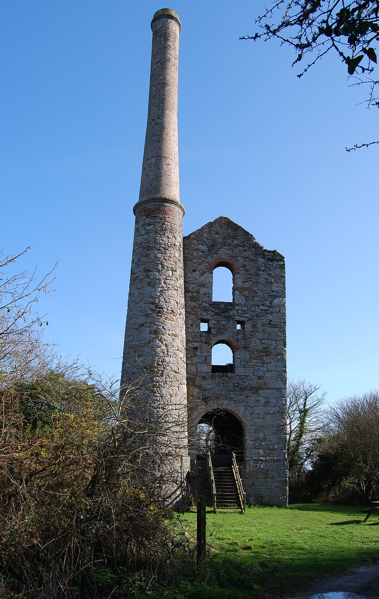 The Engine House at "Hawkes Shaft" (geograph 3140681).jpg