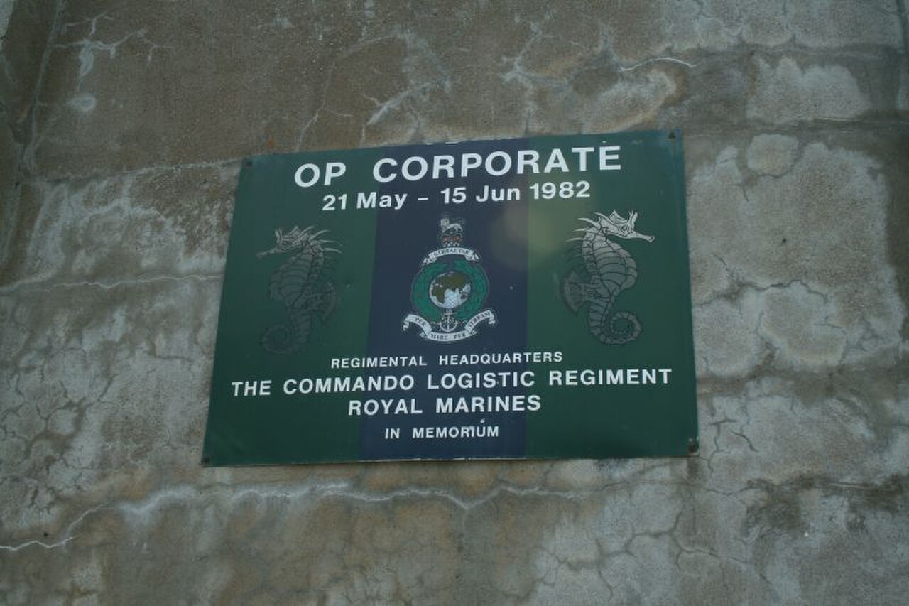 Placa conmemorativa al comando logístico británico.jpg