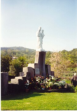 Monument to the town in memory of surviving the lava flow