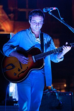 Rossen performing with Grizzly Bear in 2012