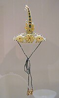 Turban ornament, North India, Delhi or Jaipur, 18th–19th century, antigorite, gold, pearls, glass. Ethnological Museum, Berlin