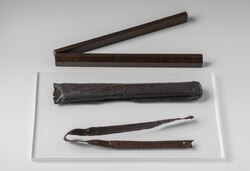 Wooden rod with central hinge and its case