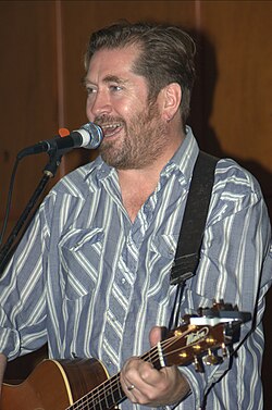 Thomas performing at the Ebberley Arms, Barnstaple (May 2007)