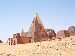 Pyramid N19 from the side, smooth-faced form
