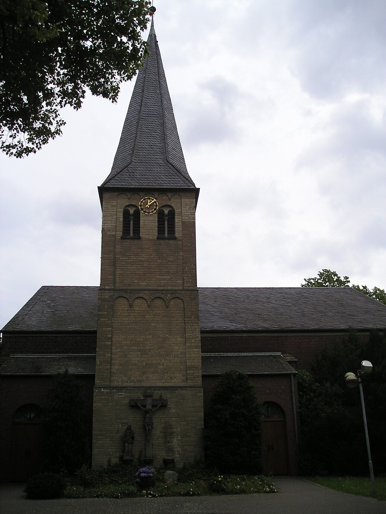 Turm von St. Dionysus in Baumberg.jpg