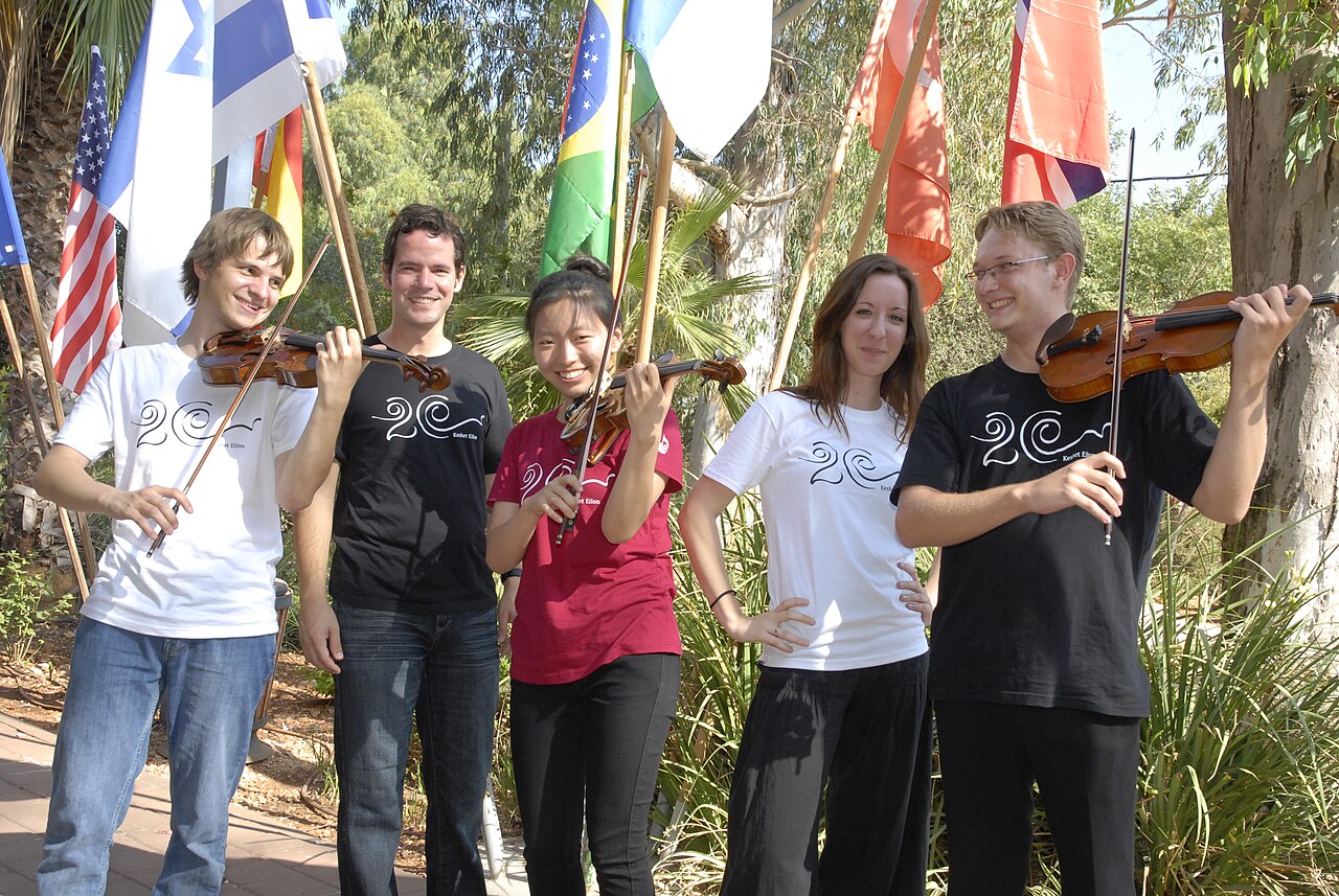 Violin students, participants of 2010 Keshet Eilon summer mastercourse.jpg