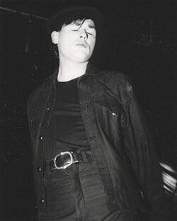 Mackenzie performing at the University of Dundee in 1985