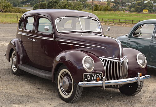 1939 Ford V8 De Luxe Fordor Sedan
