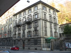 Exterior of squat