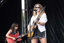 Ellur performing in 2025