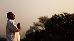 A Hindu man making the Añjali Mudrā