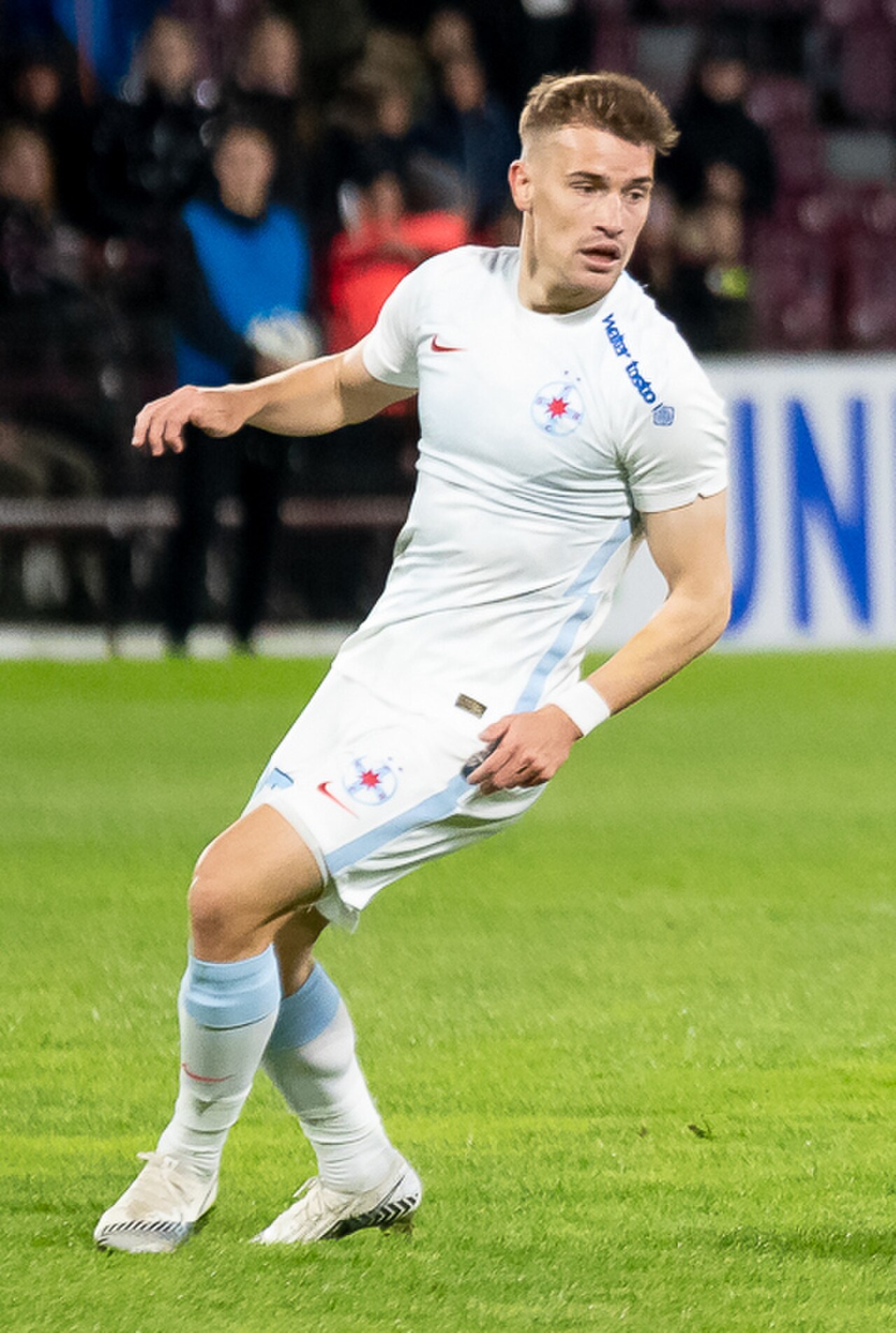 Darius Olaru - CFR Cluj vs FCSB, 17 April 2022 (cropped).jpg