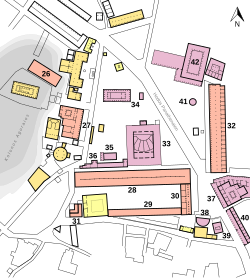 Archaeological plan of a built-up area, with various numbered temples and other public buildings of classical to Roman era. There is a large hill to the west.