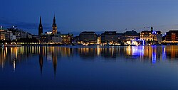 Binnenalster in Hamburg by night