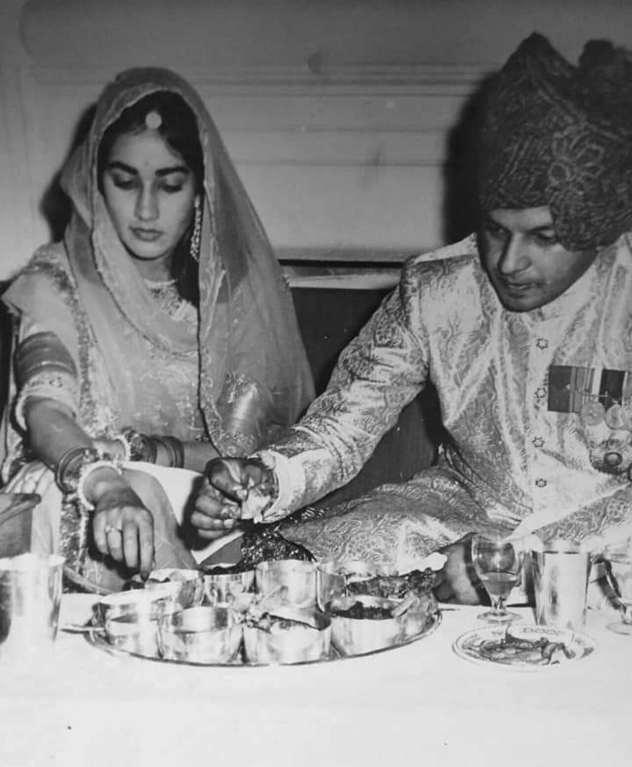 Bhawani Singh of Jaipur with his wife.jpg