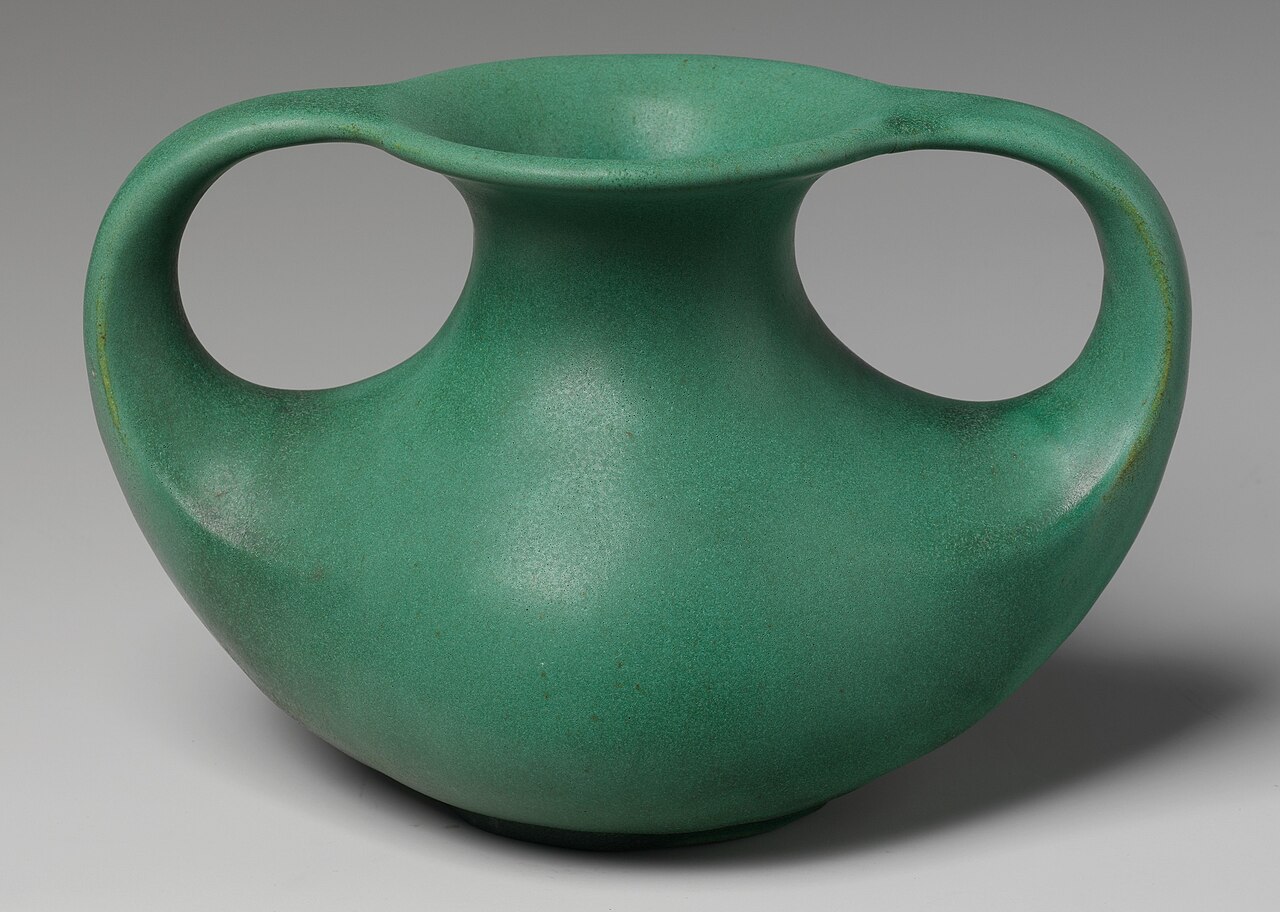 Vase MET DP229750 (cropped).jpg