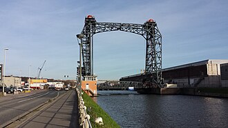 General view of the bridge with the roadway lowered