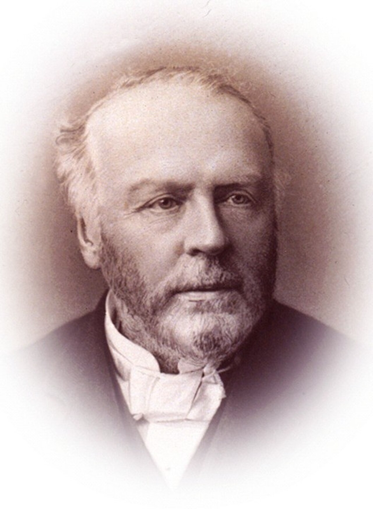 Gilbertportraitcopy.jpg