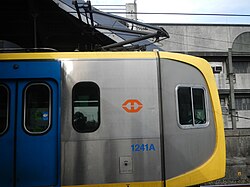 A single-arm pantograph above the driving car of the 1200 class
