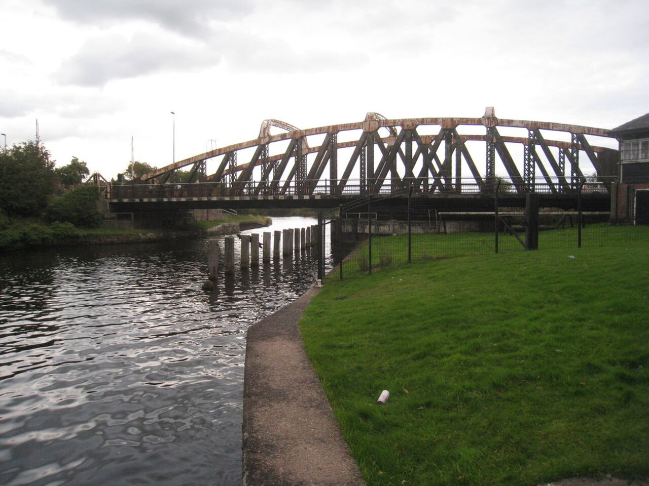 Sutton weaver swing bridge.jpg