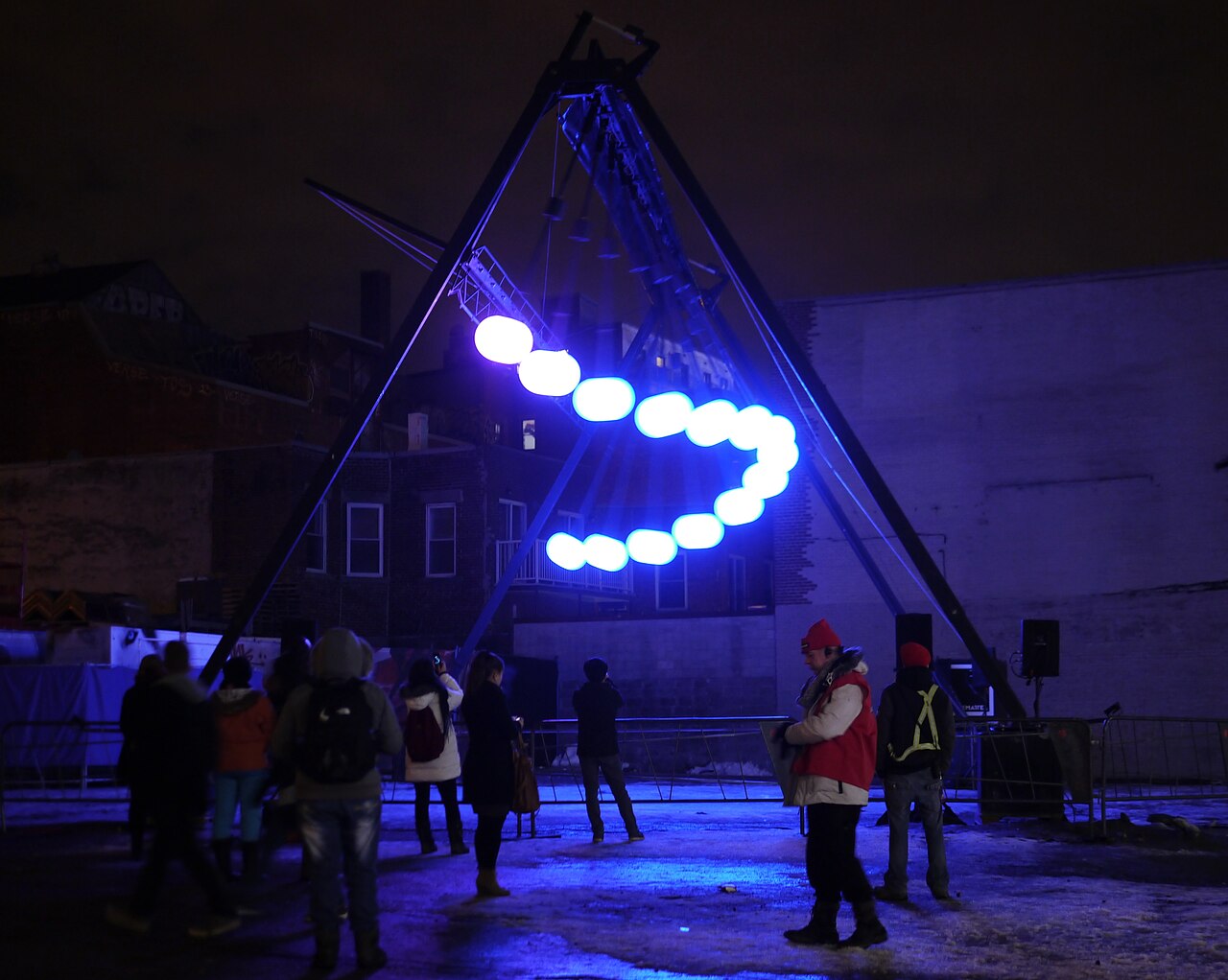 Ivo Schoofs, Large Pendulum Wave, 2017 (32259504263).jpg