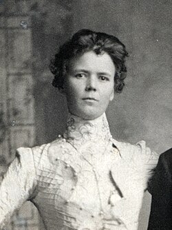 Della Moore using alias of Annie Rogers